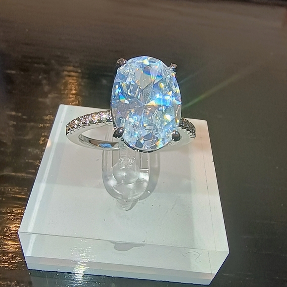 Fashion Jewelry Silver Sparkling Ring Size 10 - Picture 14 of 17